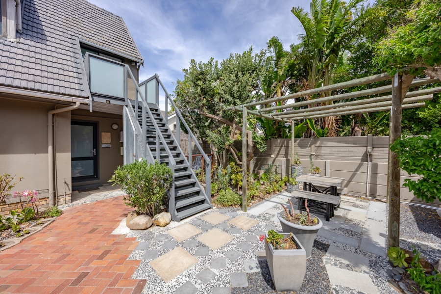 6 Bedroom Property for Sale in Flamingo Vlei Western Cape